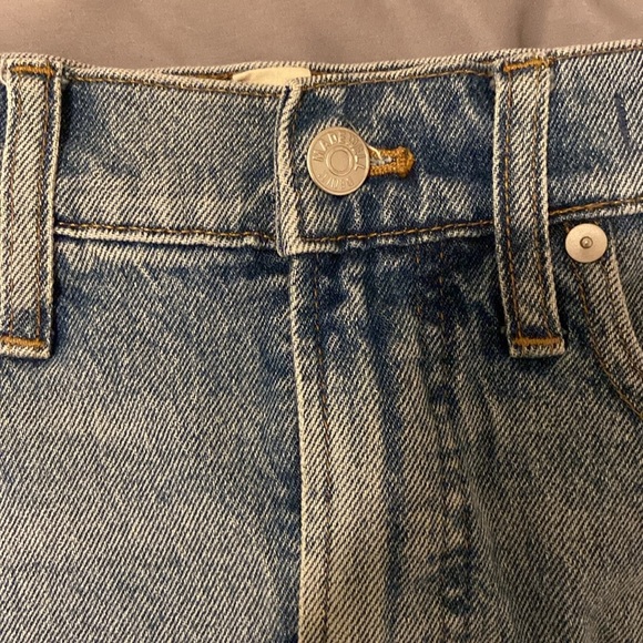 Madewell The Perfect Jean Short, light wash with fraying - Picture 2 of 6